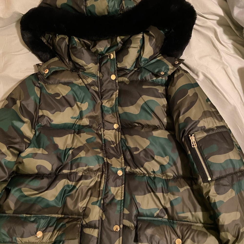 Camouflage fur hood coat